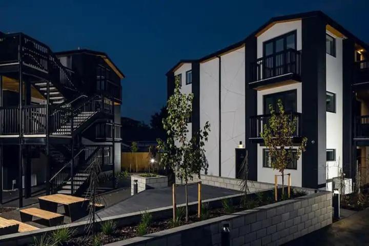Cozy 1br With Hagley Park View Apartment *